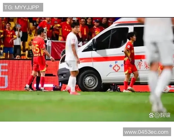 足球赛上意外踢坏足球引发的趣事与球迷反应解析